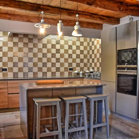 Zita U Svicima For 10 People With Jacuzzi & Sauna In Istria Pićan