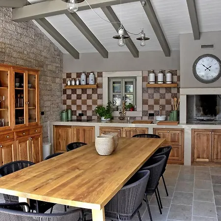 Zita U Svicima For 10 People With Jacuzzi & Sauna In Istria Pićan
